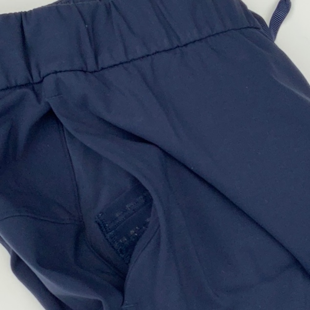 Lululemon On the Fly Jogger sz. 10 True Navy - Picture 2 of 4
